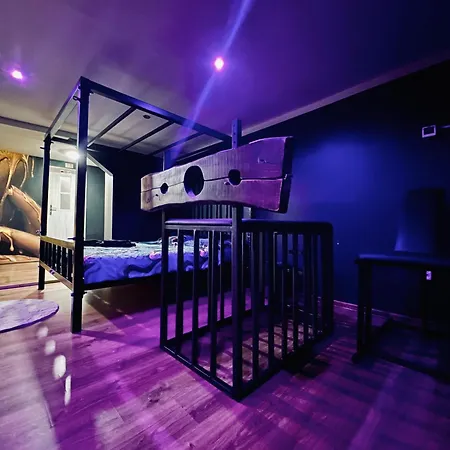 Apartment 33
